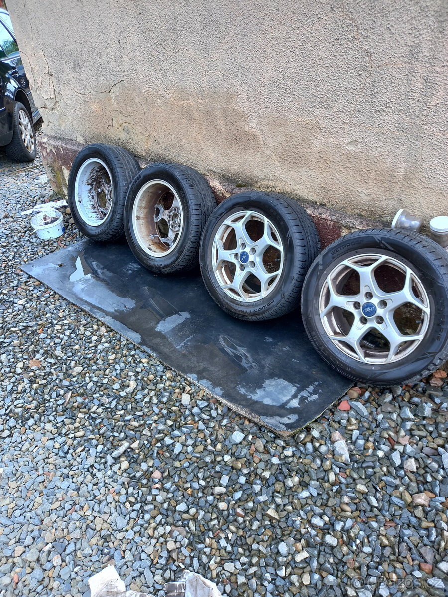 Kola na Ford Mondeo MK4 215/55 R16 včetně pneu Nokian