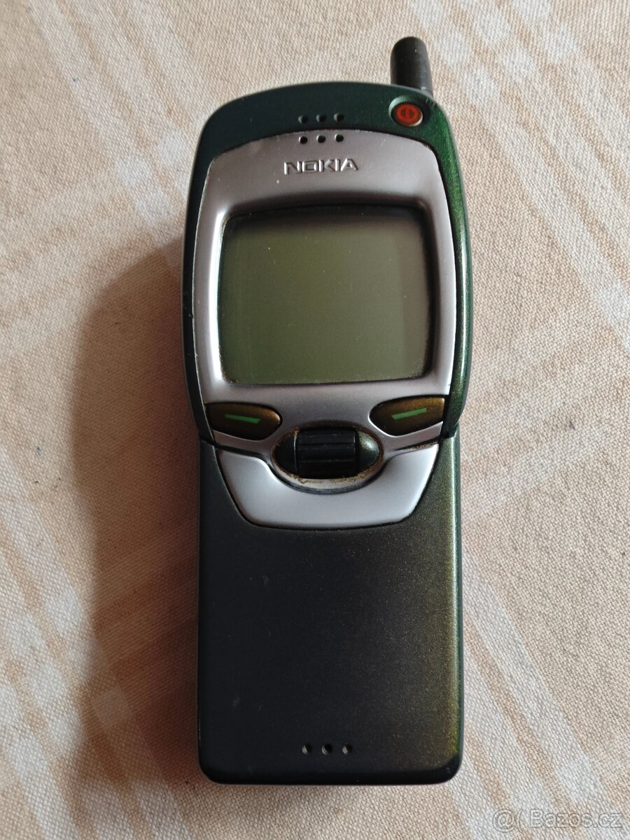 Mobilní telefon Nokia 7110
