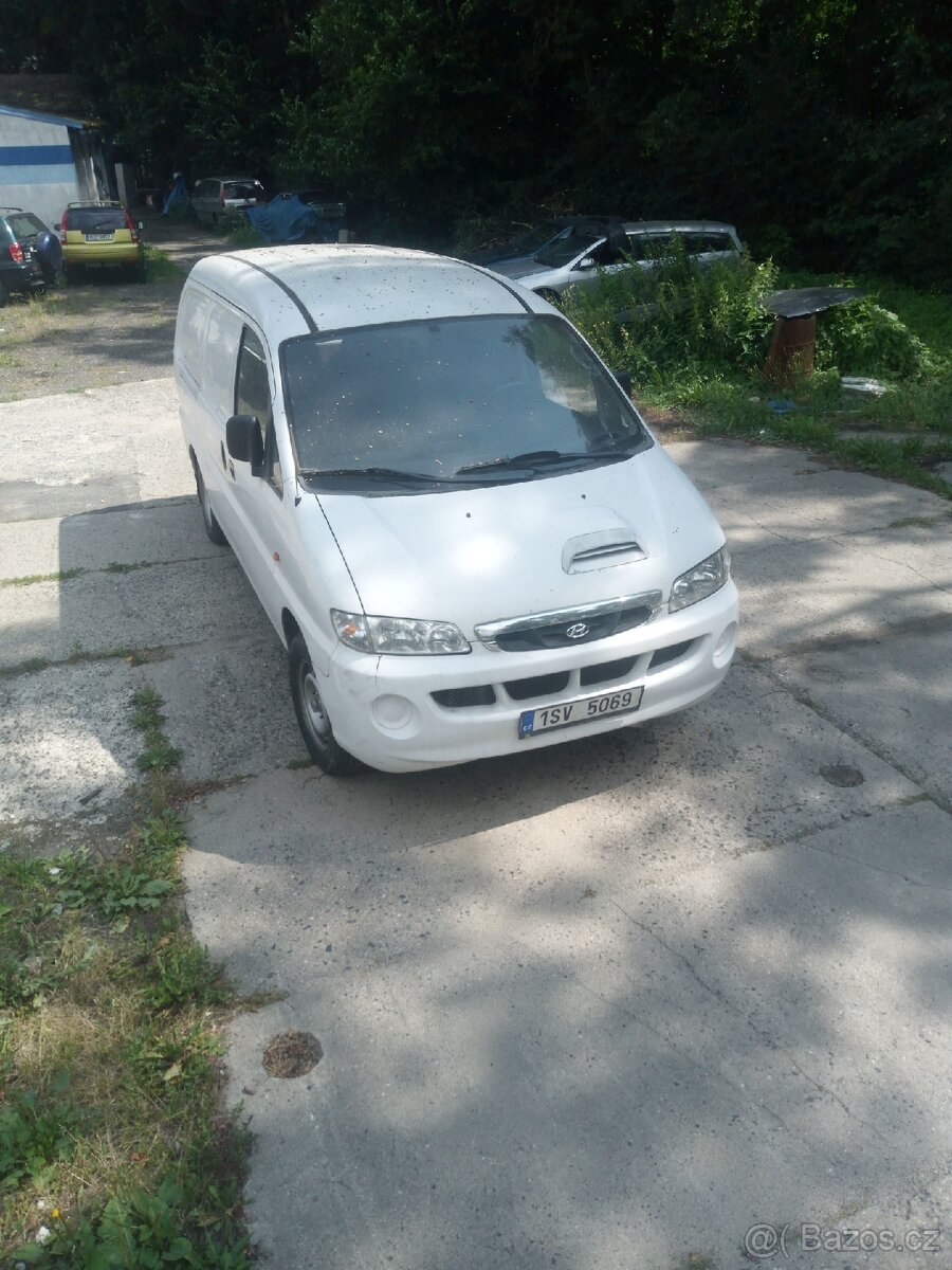 Hyundai H1, 2,5 TD (poškozený motor)