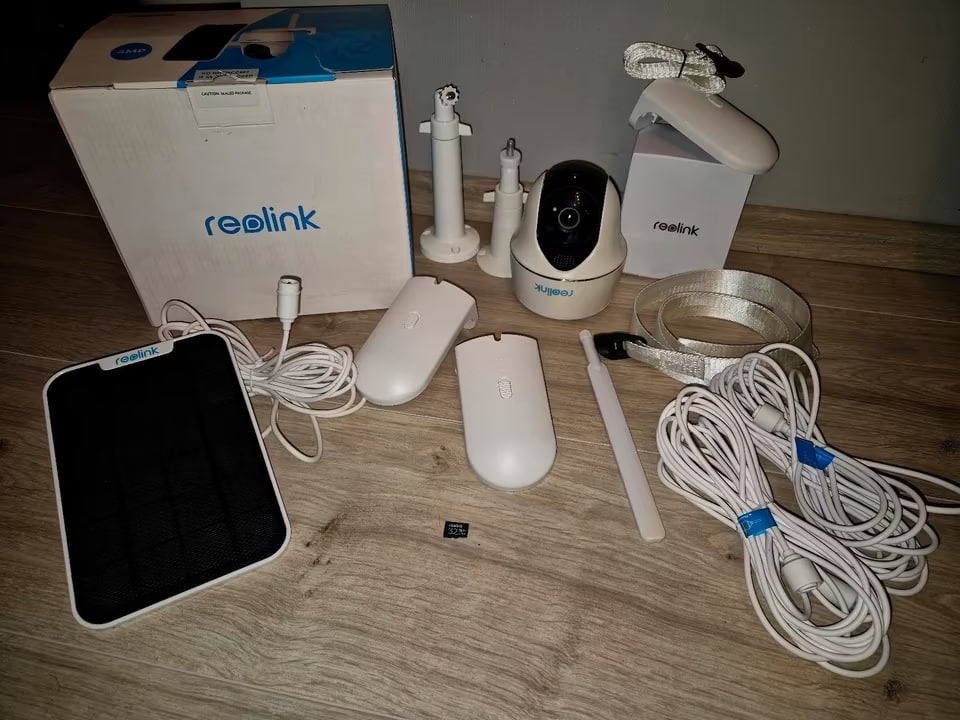 Reolink Go PT Plus 4G LTE kamera + solární panel a příslušen