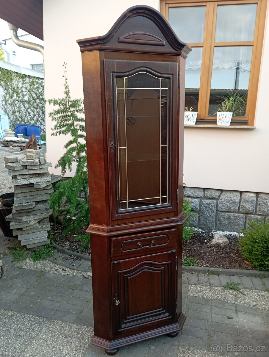 Rohový příborník