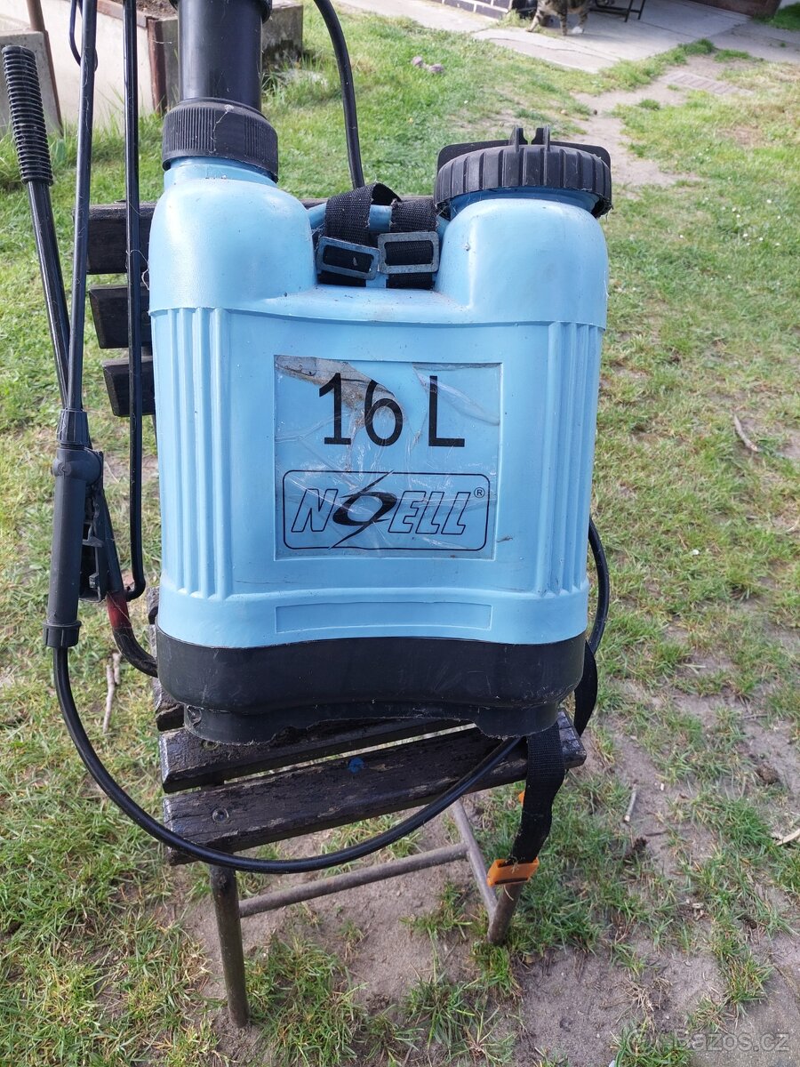 Zádový postřikovač