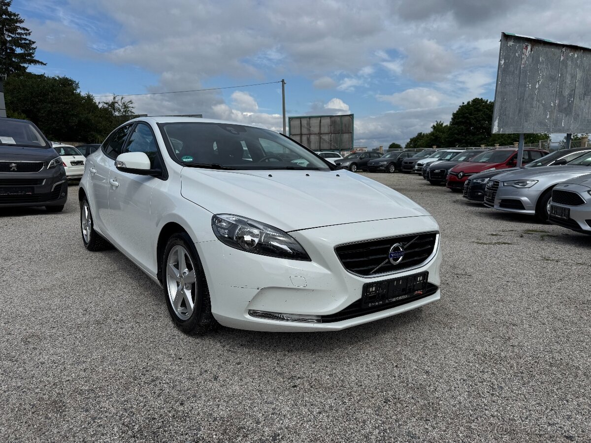 Volvo V40 2.0 i 90KW 1 Majitel manual 6ti-kvalt