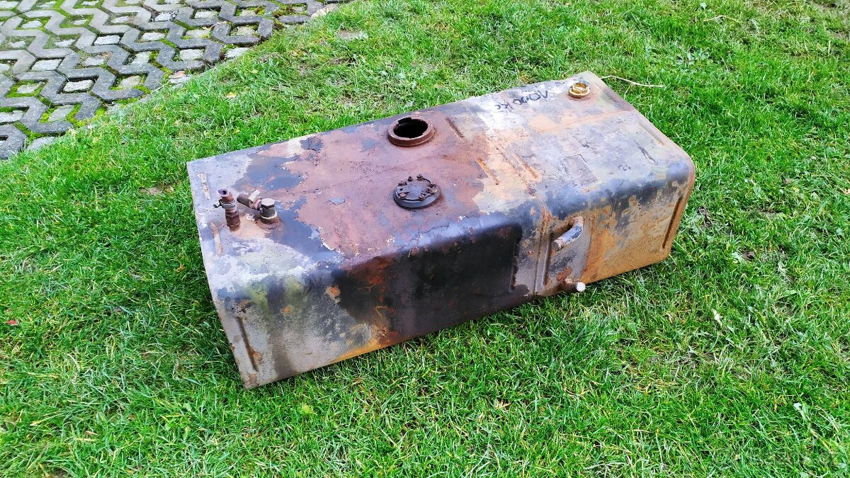 Multicar M25 nádrž