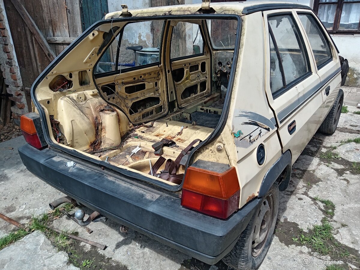 Kastle škoda favorit jako projekt nebo na závodaka
