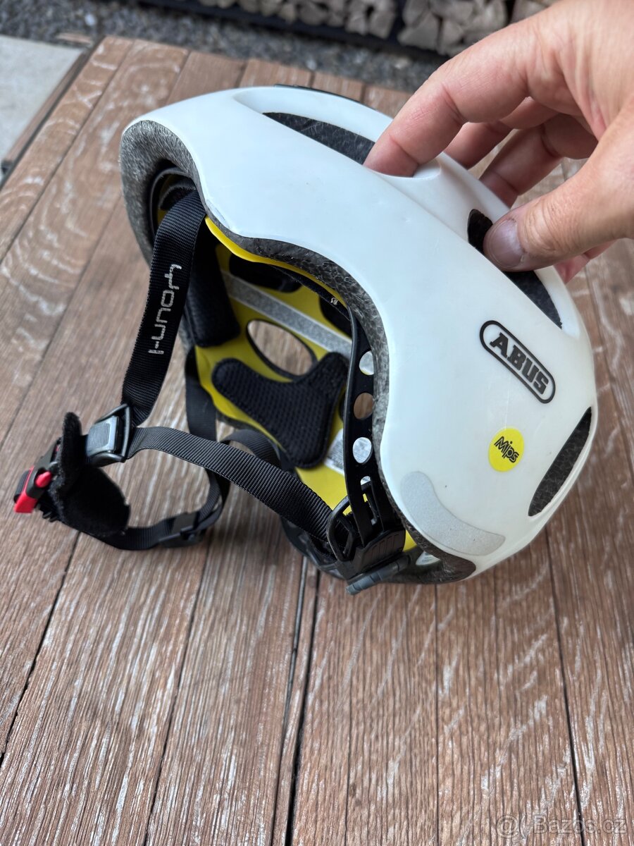 ABUS PRO dětská helma na kolo & kolobezku | MIPS | 52-57cm