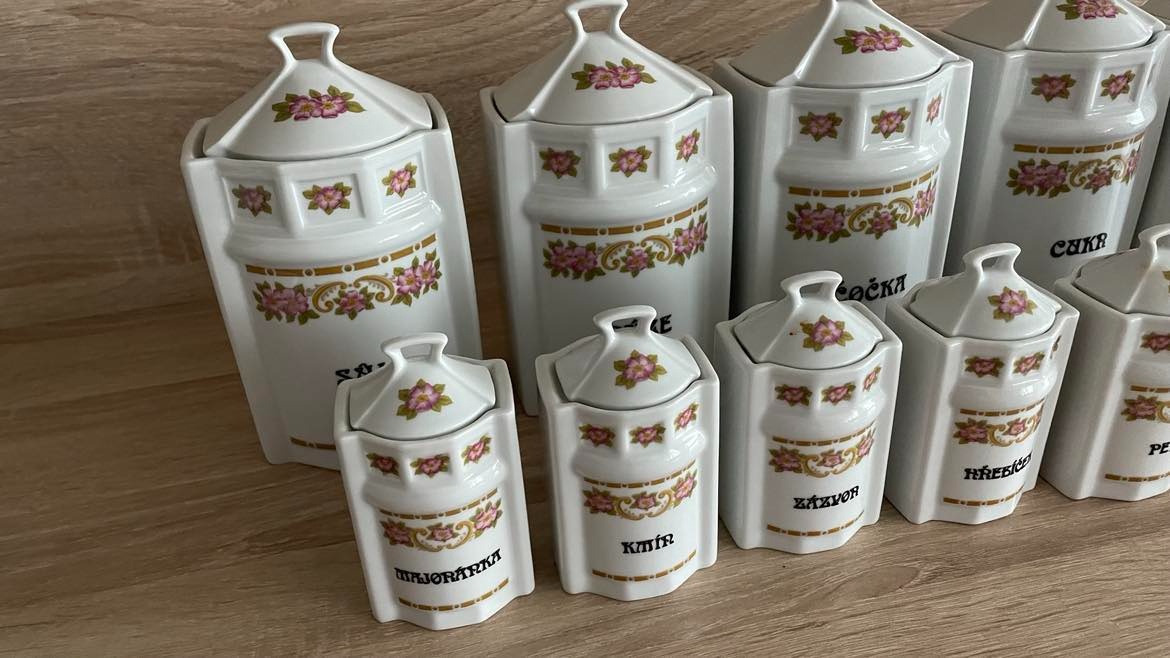 Porcelánové dózy na potraviny