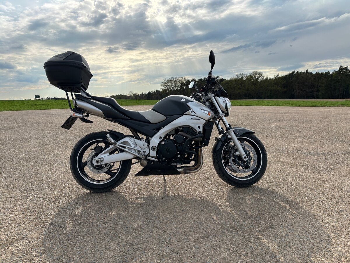 Suzuki GSR600