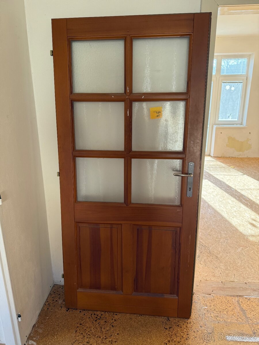 Vstupní interiérové dveře