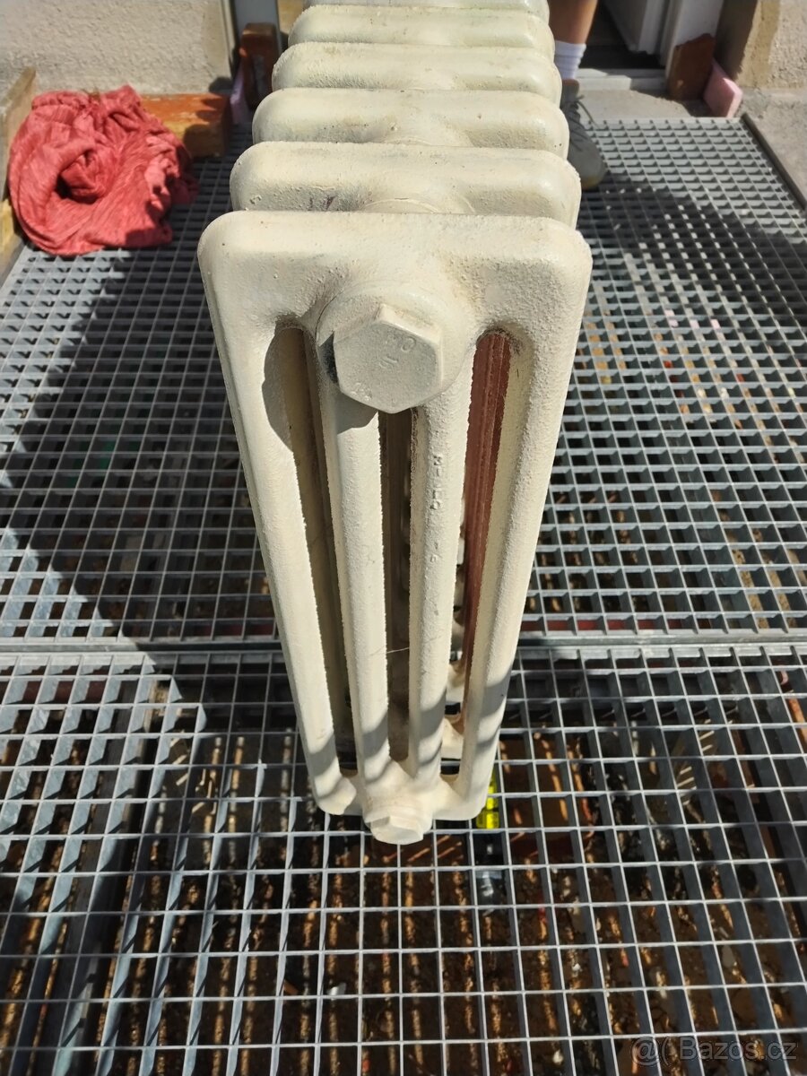 Litinový radiátor 24 článků Top stav