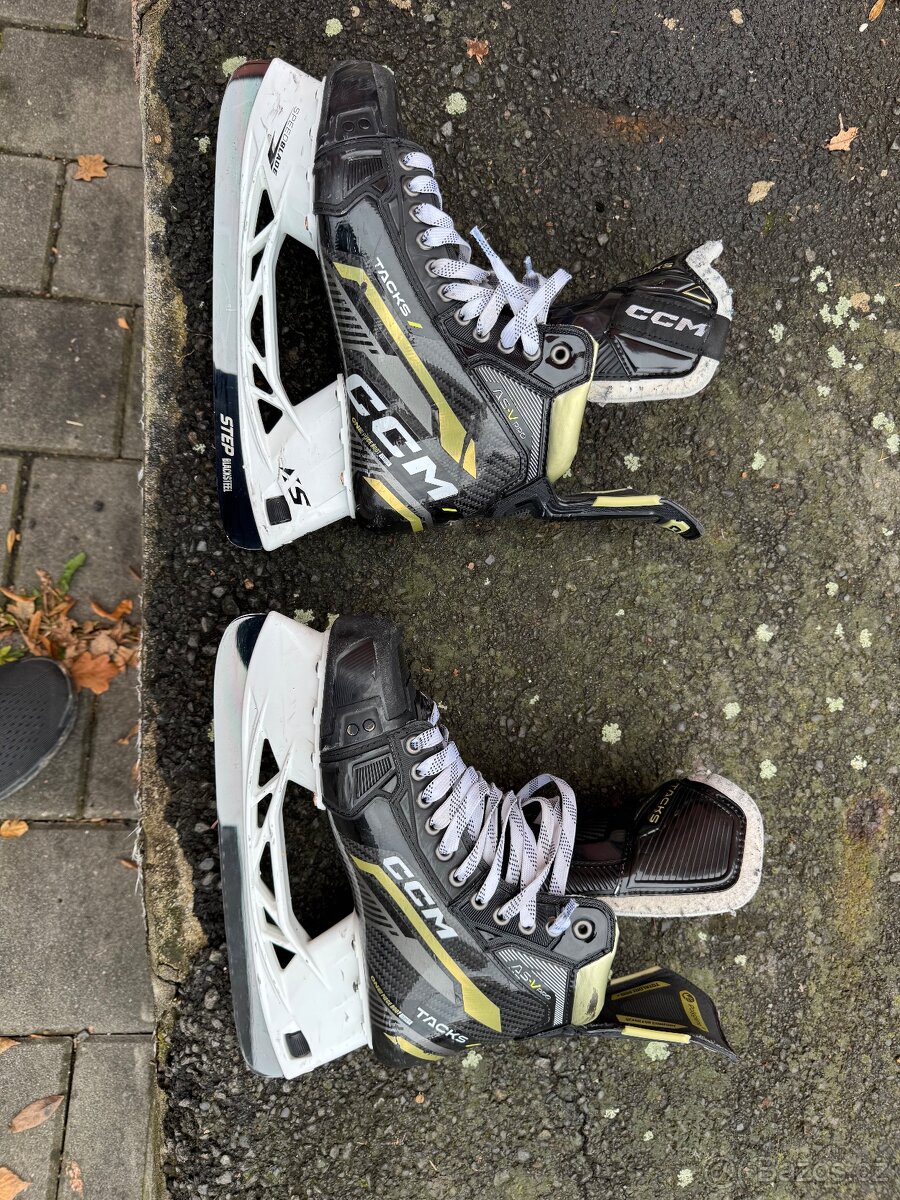 Brusle CCM SuperTacks AS-V Pro vel. 10 (regular)