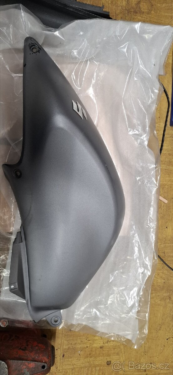 Kryt nádrže V-strom 650, 2012-2016, levá