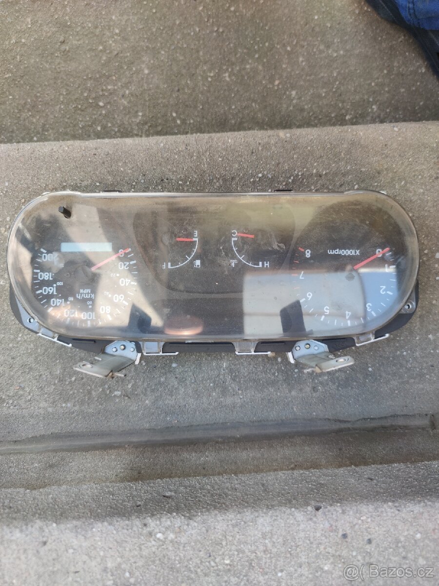 Kia Sportage I 2.0i budíky