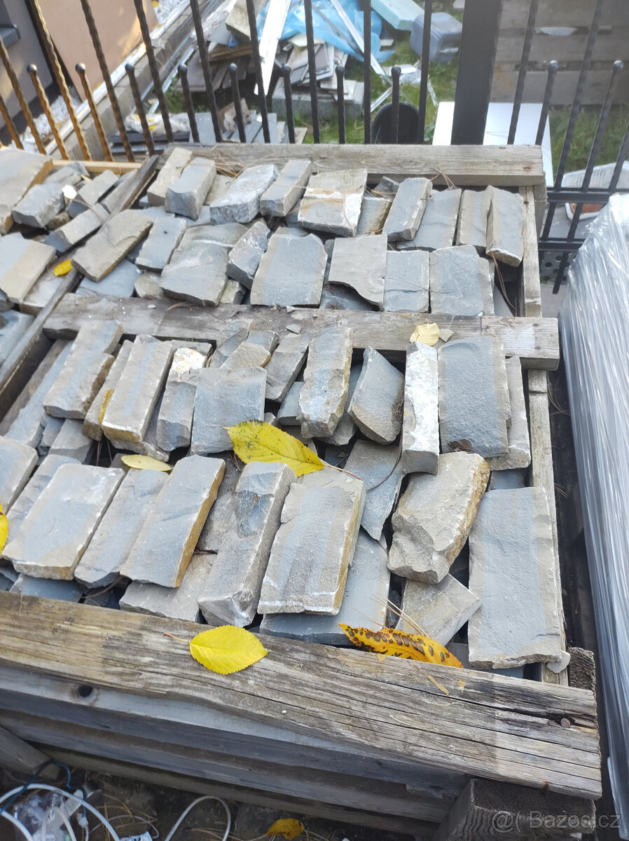 Obkladový kámen -šedý pískovec - nový