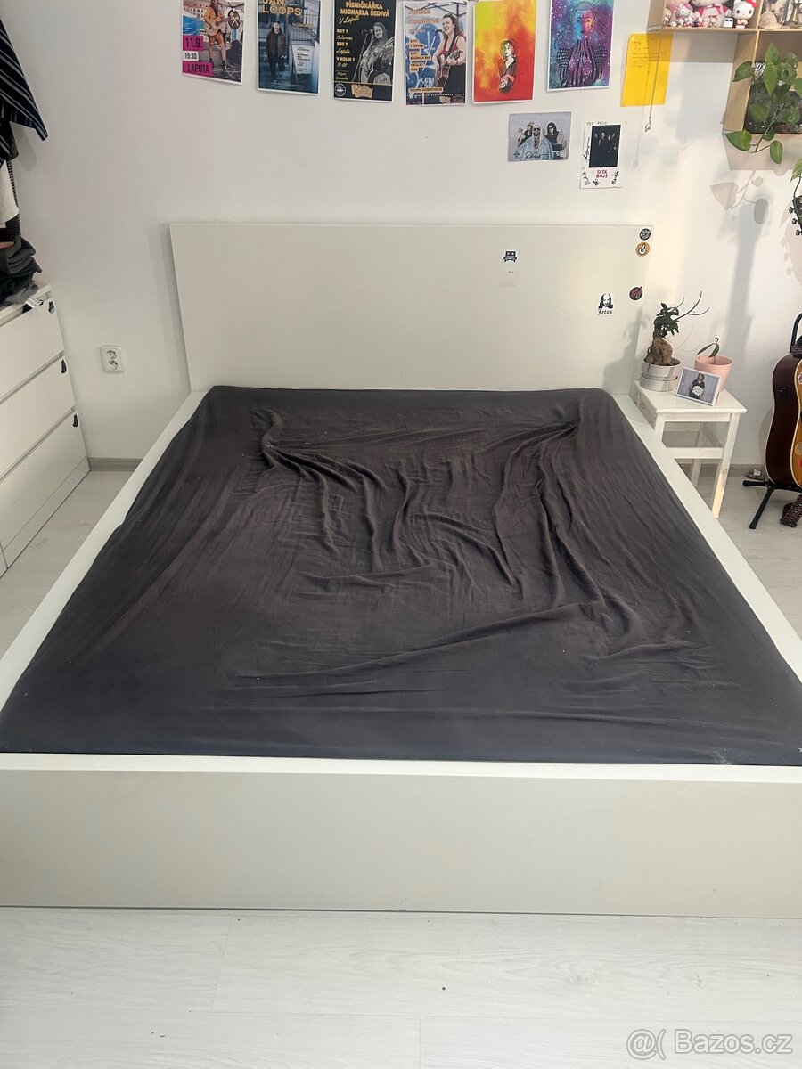 Postel - nerozložená