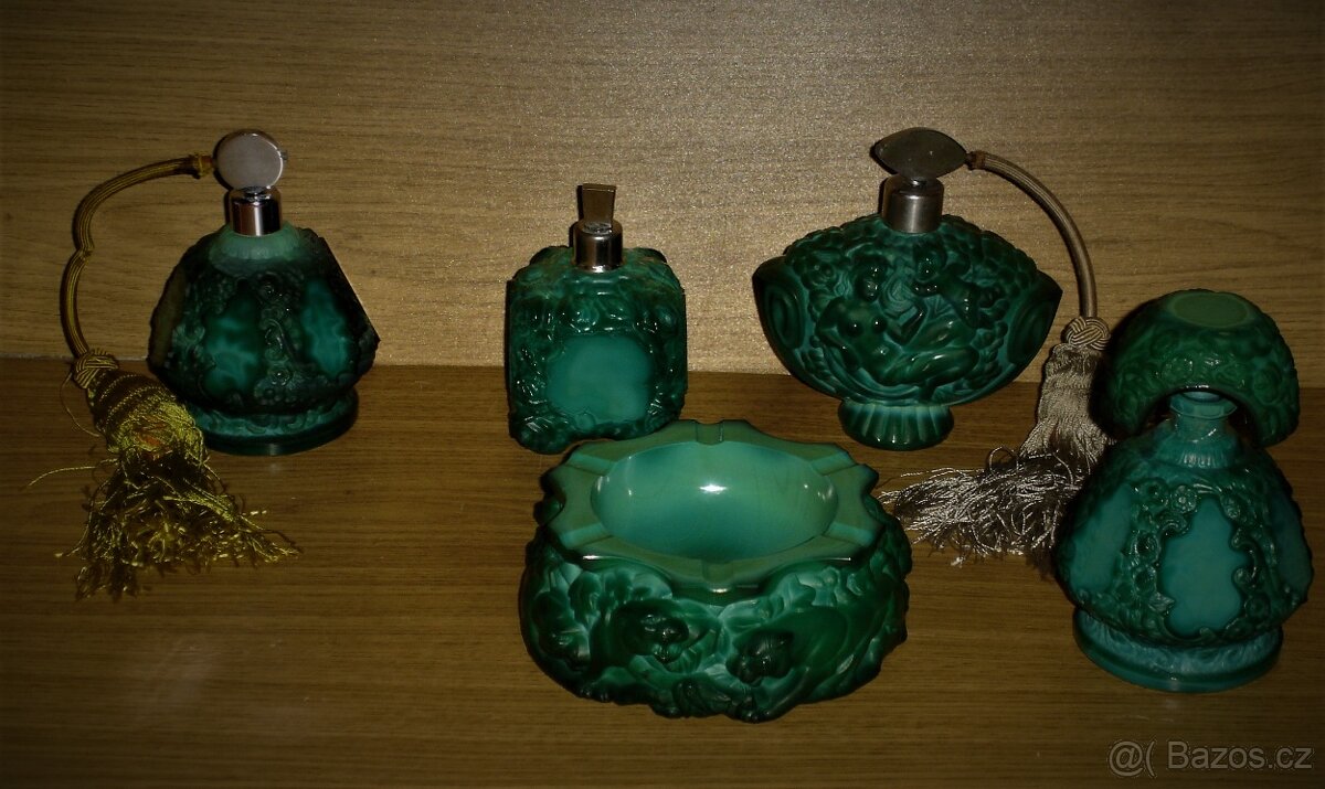 MALACHIT - JADE, ZELENÉ SKLO, 5 KUSŮ JAKO CELEK...