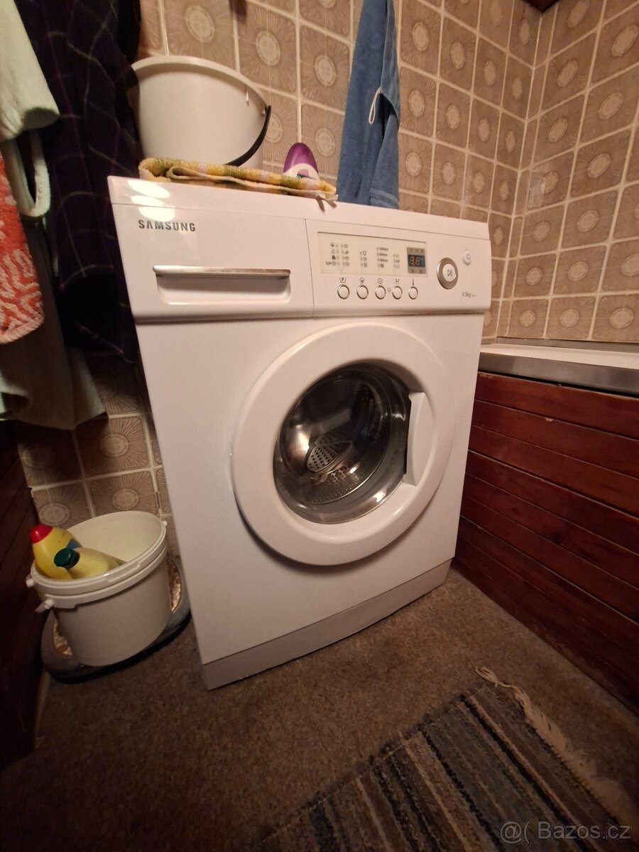 velmi málo použitá