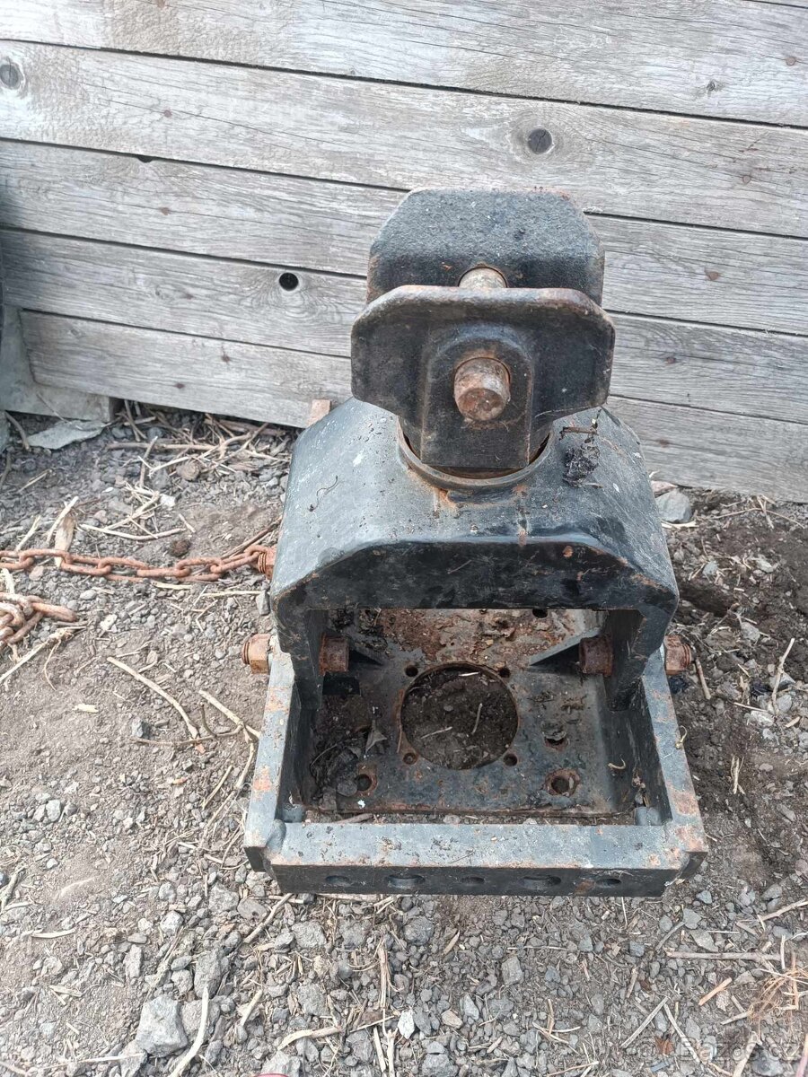 konzole závěsu zetor