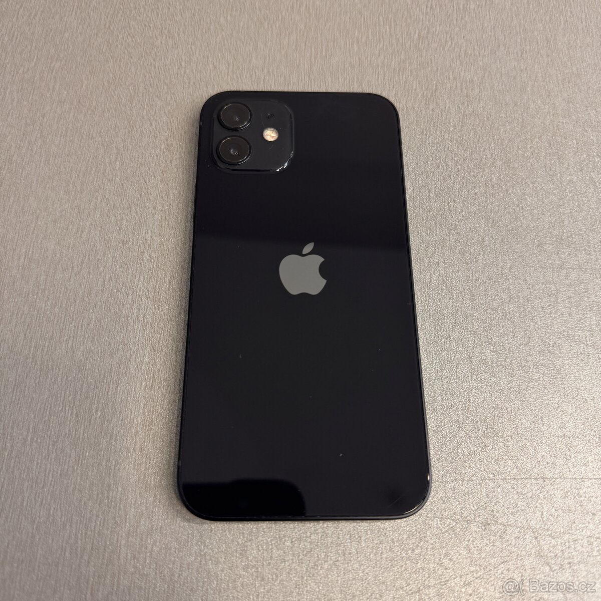 iPhone 12 128GB černý, pěkný stav, 12 měsíců záruka