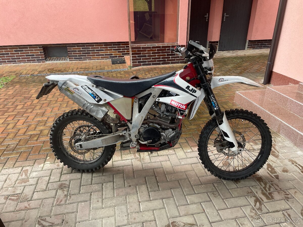 AJP 250