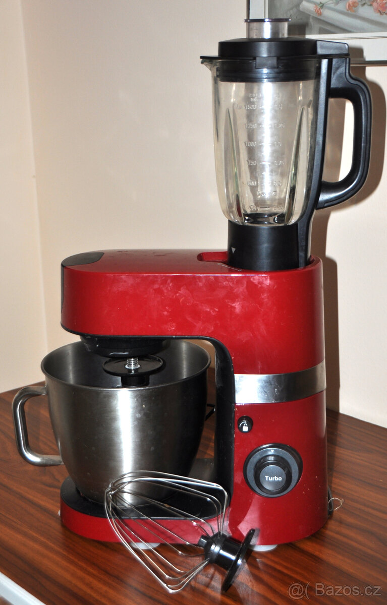 Výkonný robot s mixerem SKMP 1300 D3