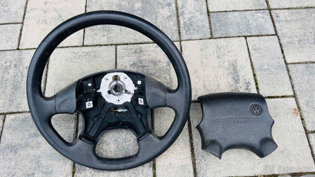 Čtyřramenný volant včetně airbagu na vozy VW