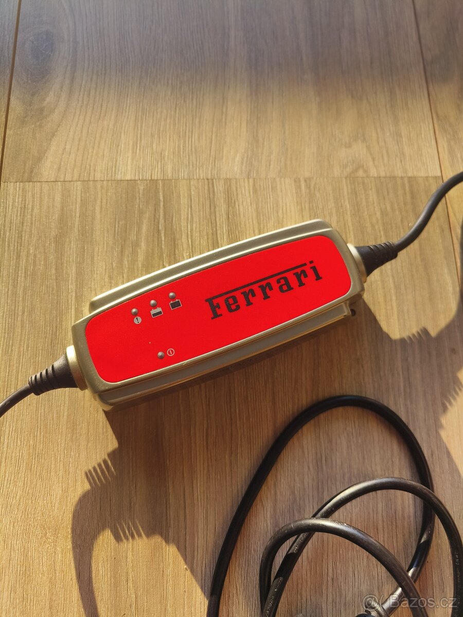 Originální Ferrari nabíječka (CTEK XS 3600)