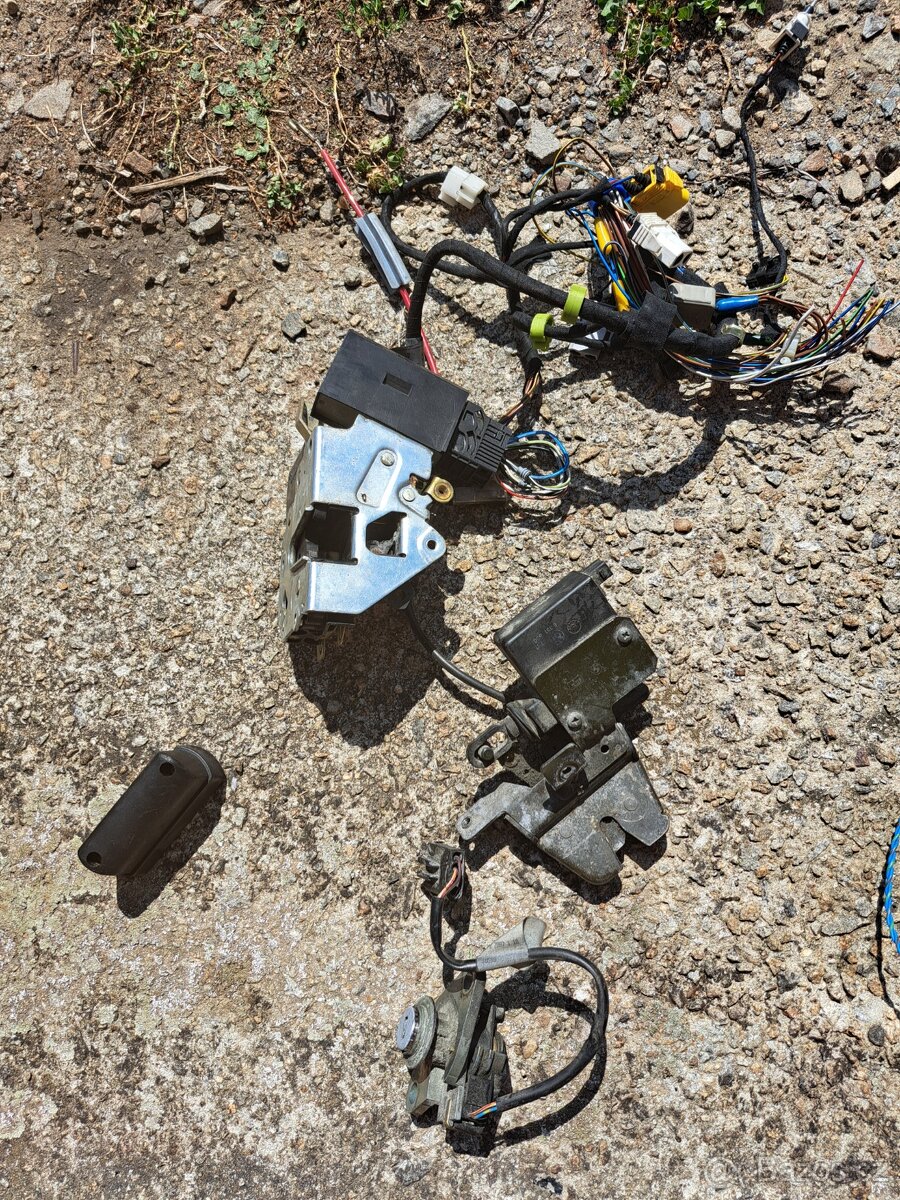 BMW e34 zámek dveří, kufra