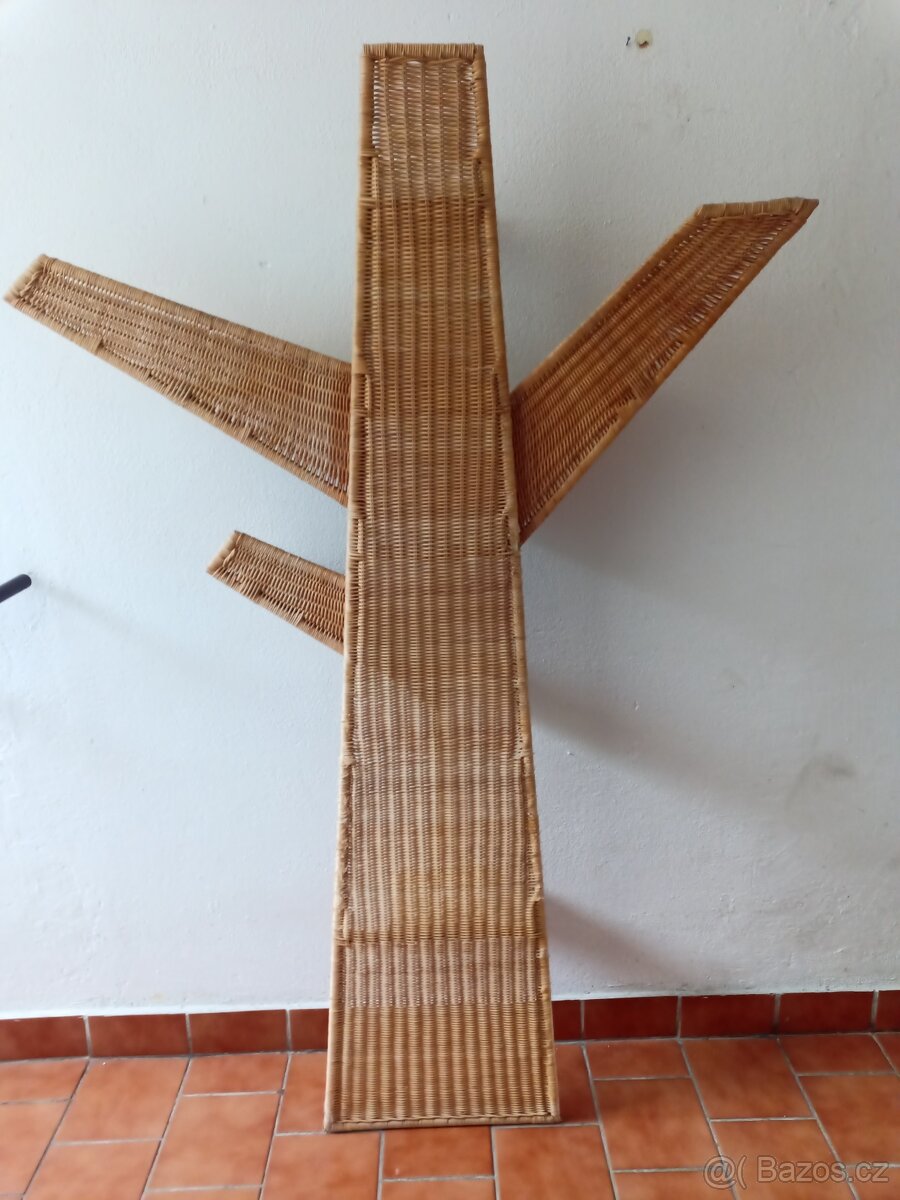 Kočičí strom na zeď