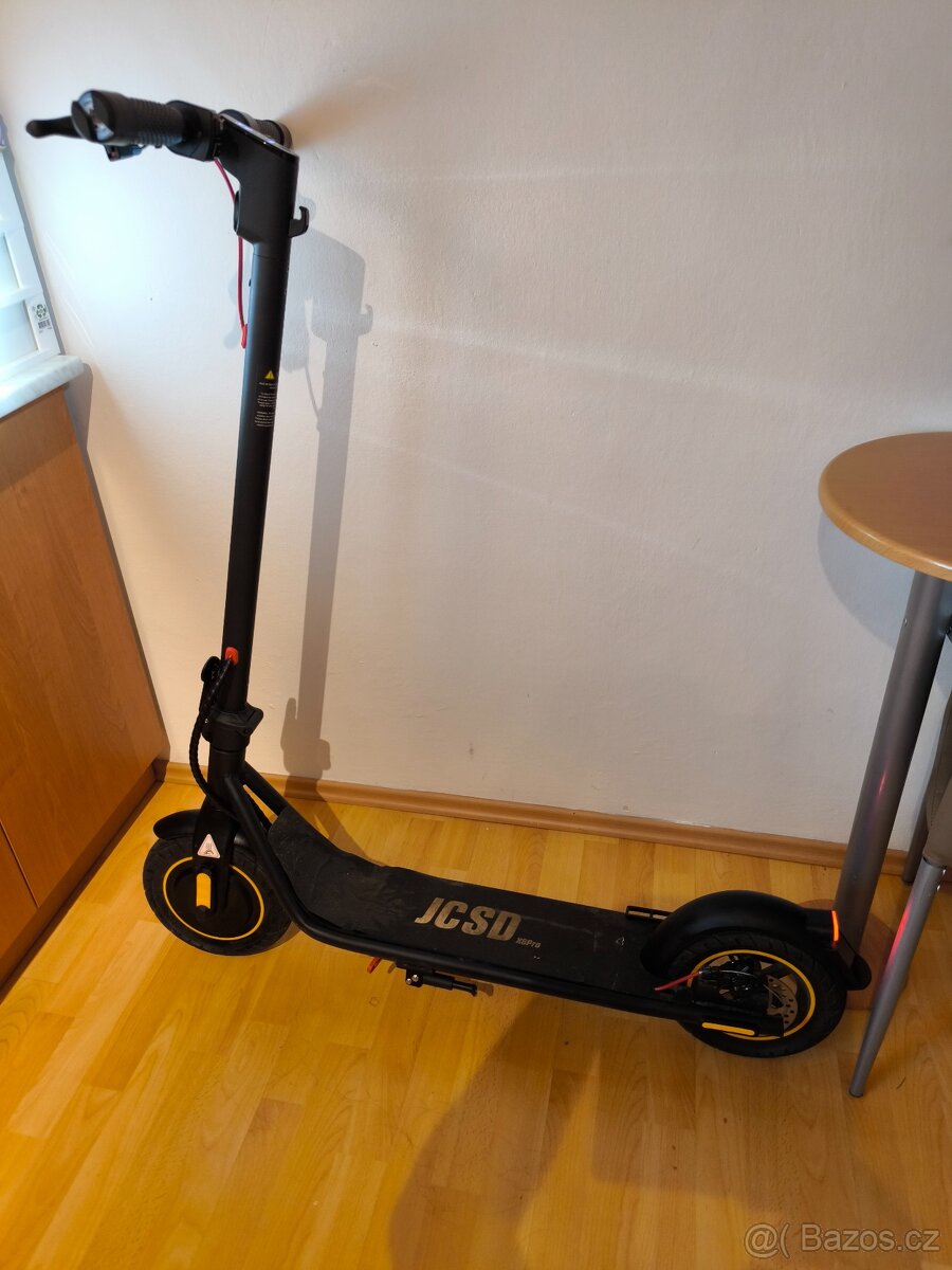 Prodám elektrokoloběžku X8 Pro 500w 30km/H 10 Ah