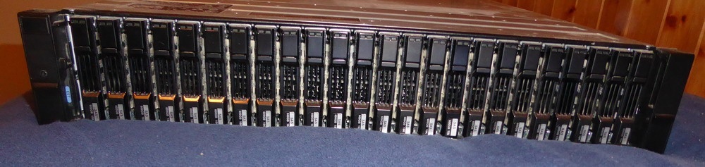 Disková police DELL PowerVault osazená 24 ks SAS 600 GB 15k