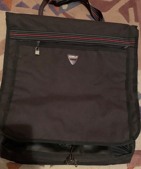 Obal na šaty na cestování