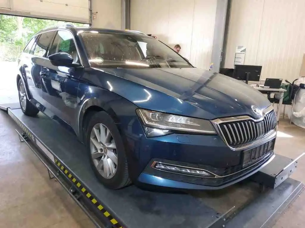 Škoda Superb 4x4 Premium TDI 140kw//tažné/matrix/kessy/ACC