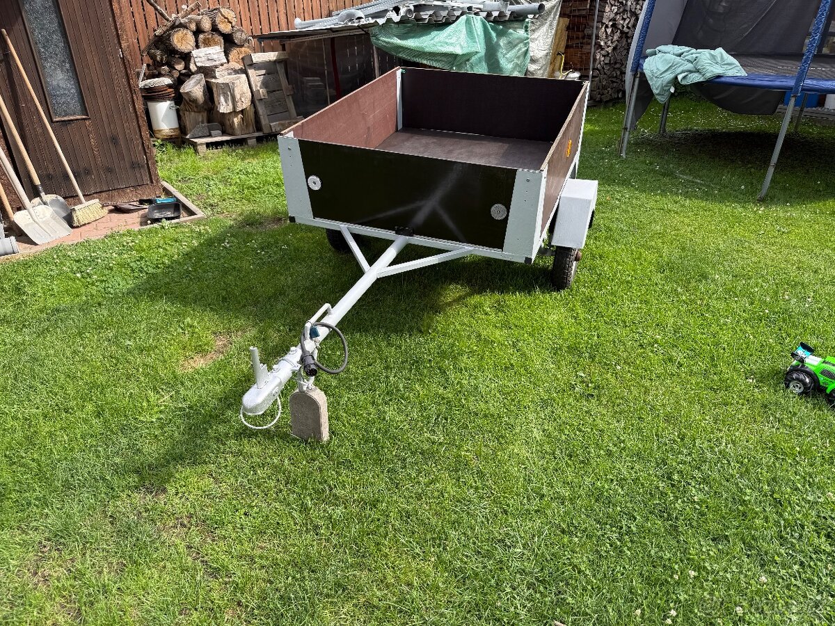 Přívěsný vozík