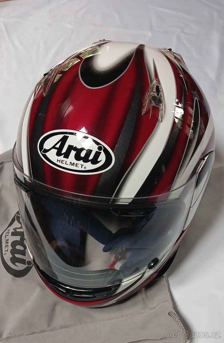 Arai helma