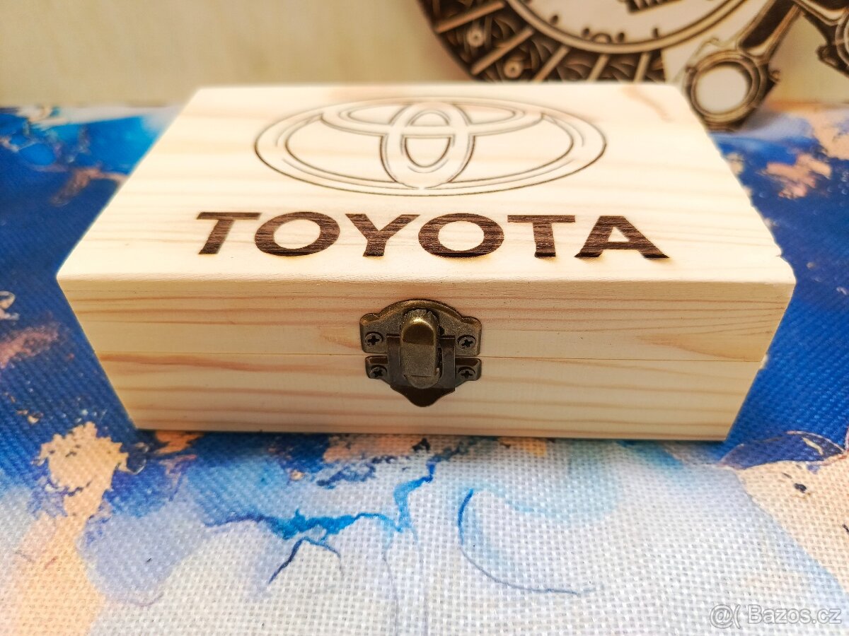 Dřevěná krabička Toyota