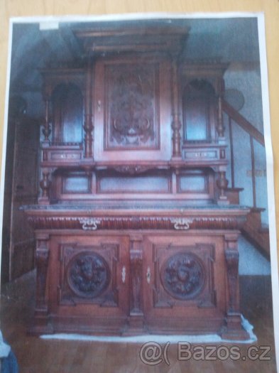 Prodej starožitného příborníku