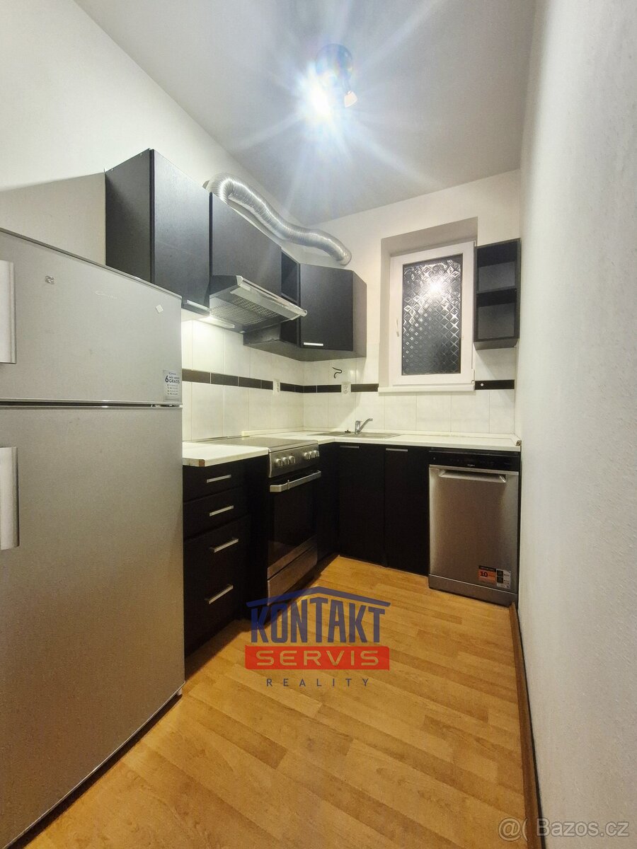 Pronájem bytu 2+kk 50 m² s balkónem a parkovacím stáním, Čes