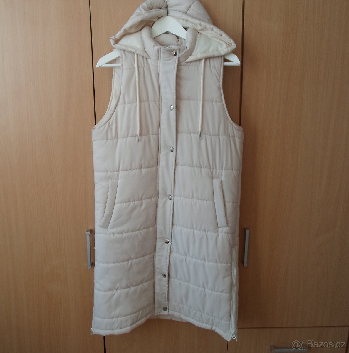 Béžová dlouhá zateplená vesta - S, M