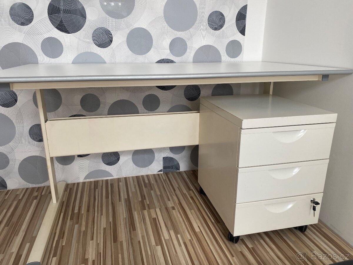 Kancelářský stůl s kancelářským kontejnerem / zásuvkami