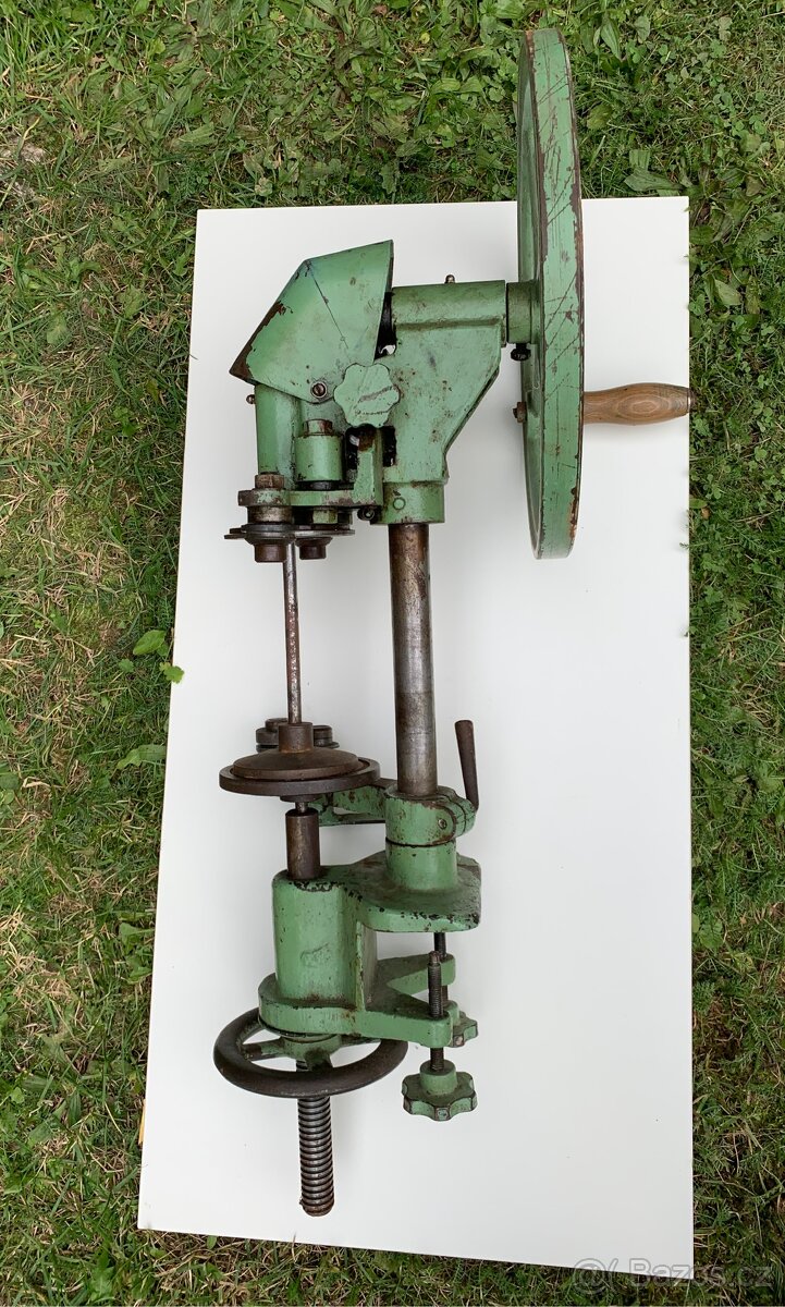 Ruční zavírač plechovek