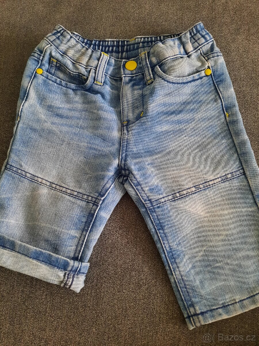 Kraťasy s regulací v pase vel. 116