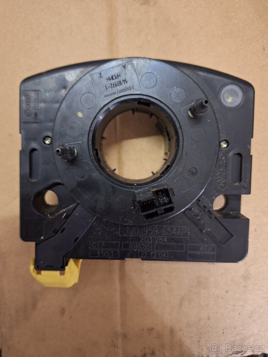 1J0 959 654 AP Podvolantový kroužek