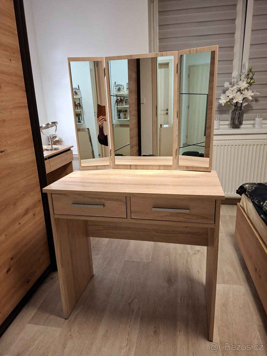 Kosmetický stolek