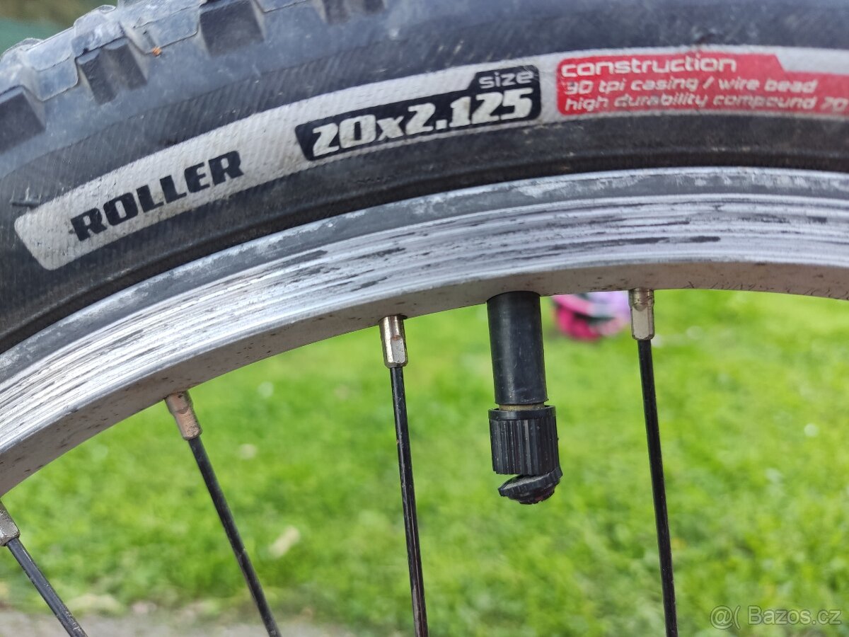 Dívčí kolo Specialized vel 20