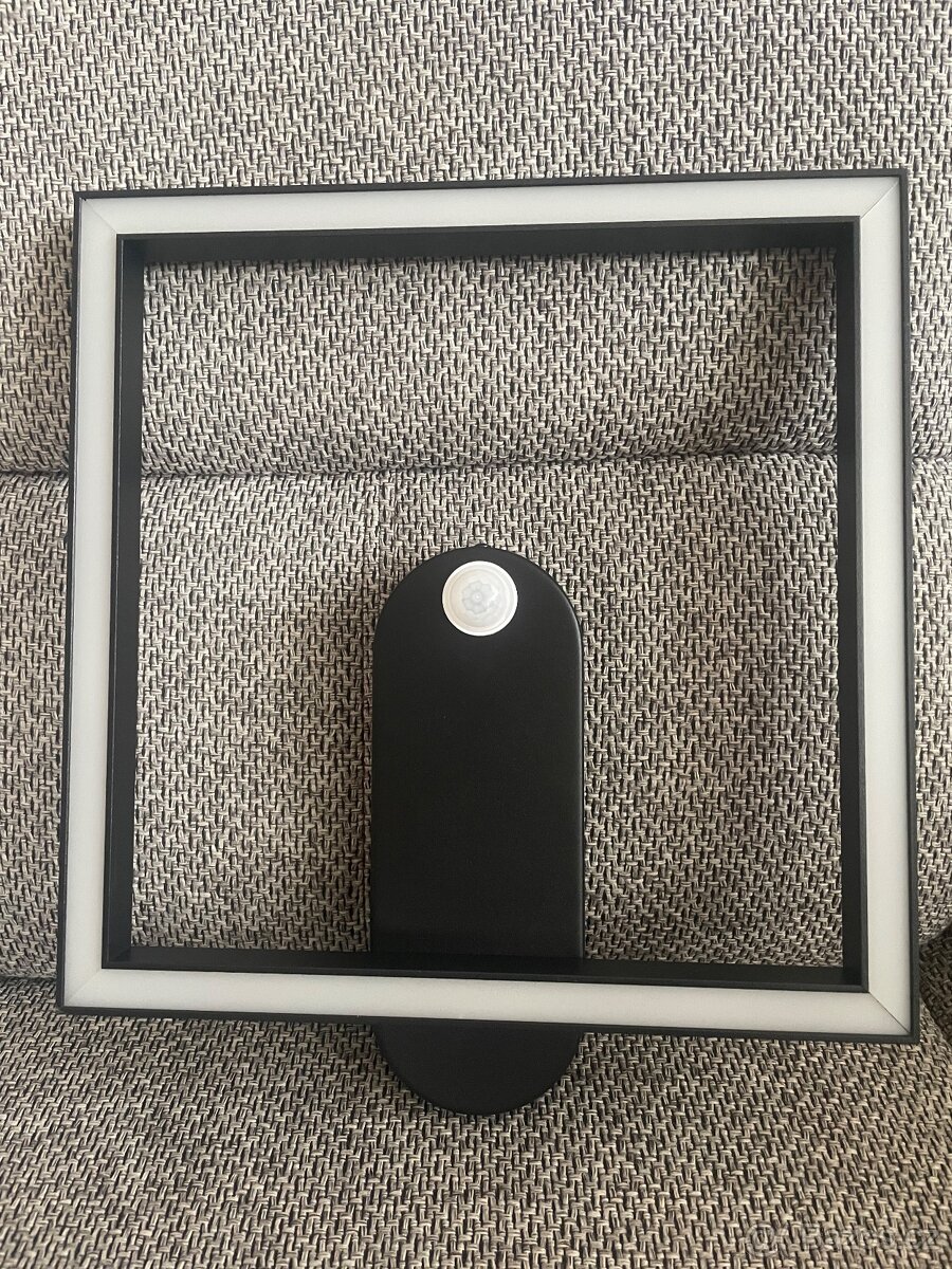 Stropní LED světlo s fotobuňkou