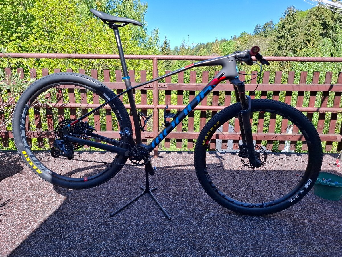 Mondraker podium