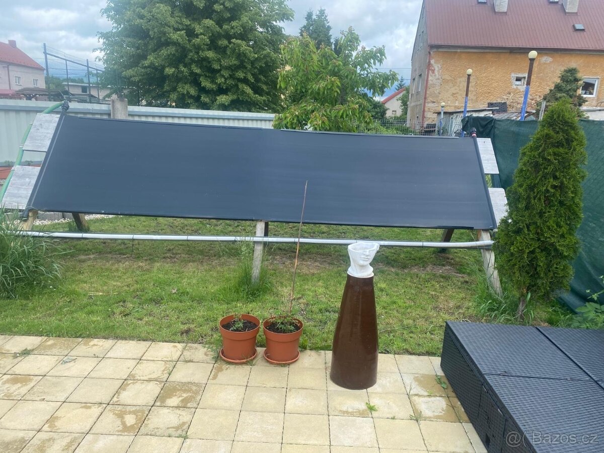 Solární panel s konstrukci