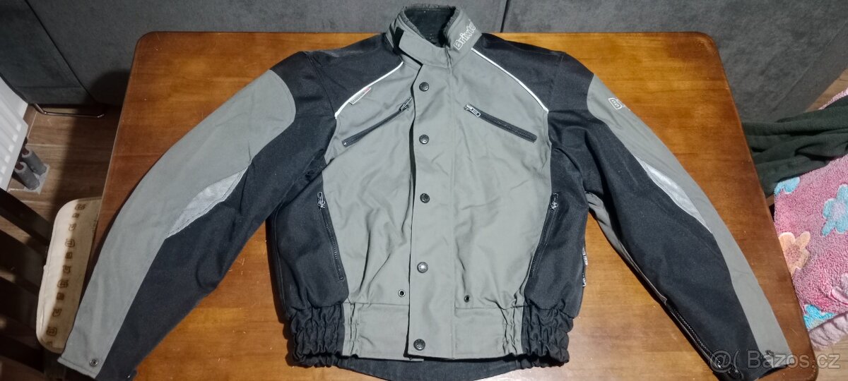 Prodám starší moto bundu Brixton vel.XL 54
