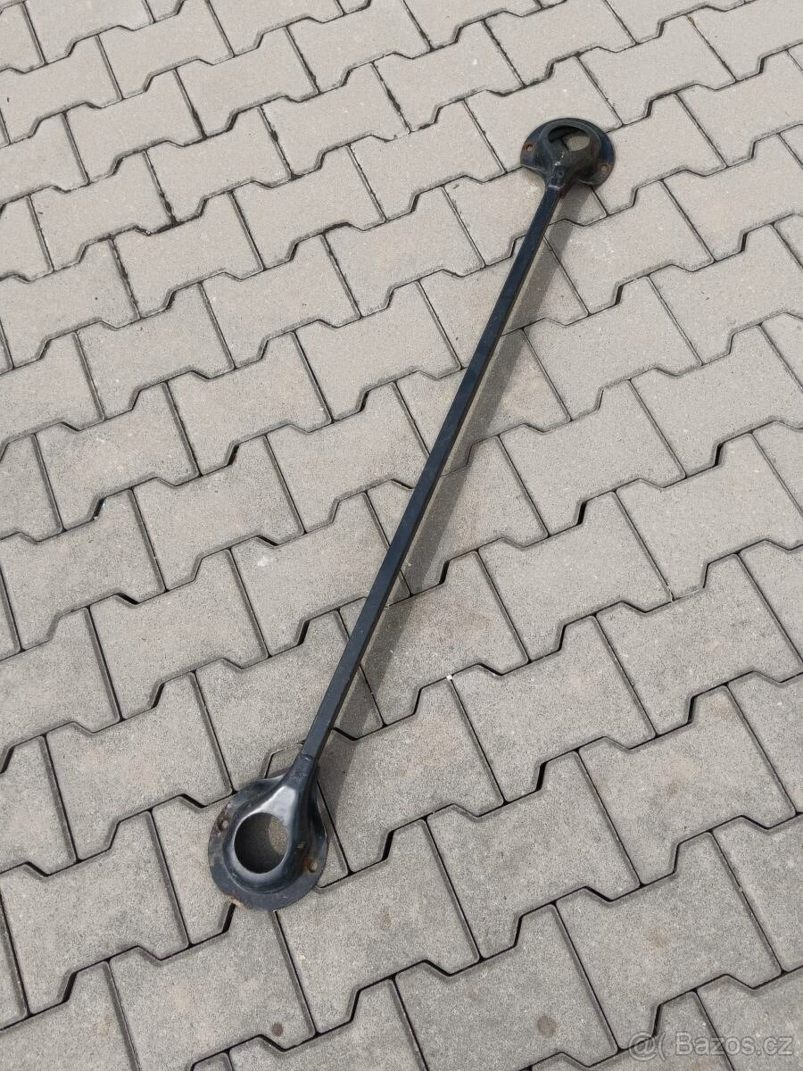 Výztuha tlumičů